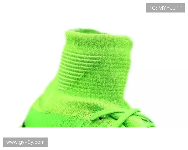 个性足球主题证件壳打造你的专属足球风格展现活力与运动精神